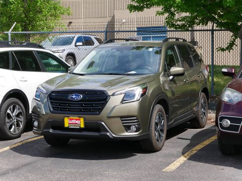 Used 2023 Subaru Forester Premium AWD/4WD image 3