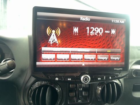 Used 2017 Jeep Wrangler Unlimited Sahara AWD/4WD image 18