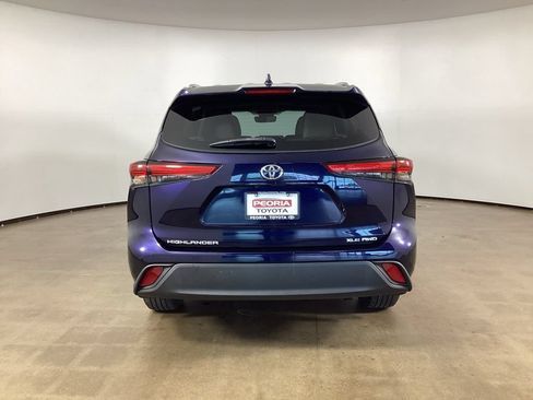 Used 2022 Toyota Highlander XLE AWD/4WD image 6