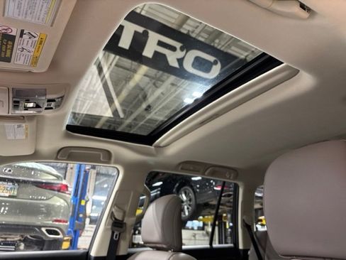 Used 2023 Lexus GX 460 Premium image 23