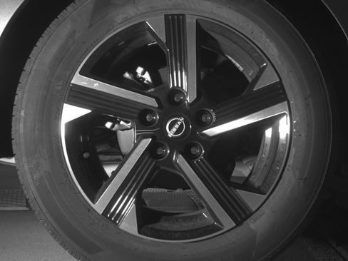 Used 2025 Nissan Sentra SV FWD image 15