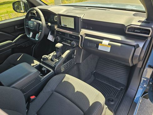 Used 2025 Toyota 4Runner SR5 AWD/4WD image 11