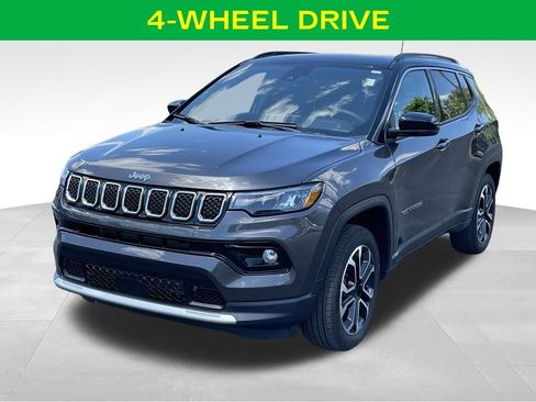 Used 2023 Jeep Compass Limited w/ Sun and Sound Group AWD/4WD image 4