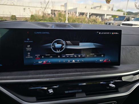 Used 2025 BMW X7 M60i w/ Executive Package image 29