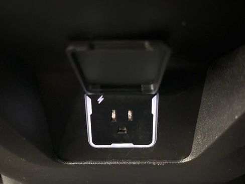 Used 2024 Chevrolet Suburban LT image 28