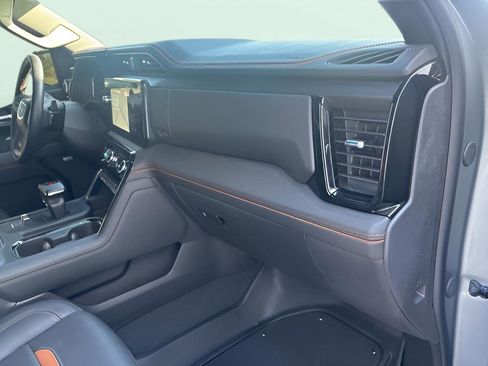 Used 2024 GMC Sierra 1500 AT4 w/ Technology Package image 6