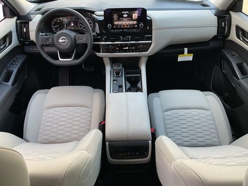 New 2025 Nissan Pathfinder SV w/ Black Appearance Package image 19