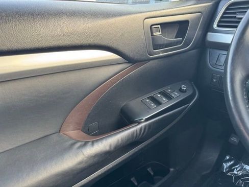 Used 2014 Toyota Highlander Plus image 29