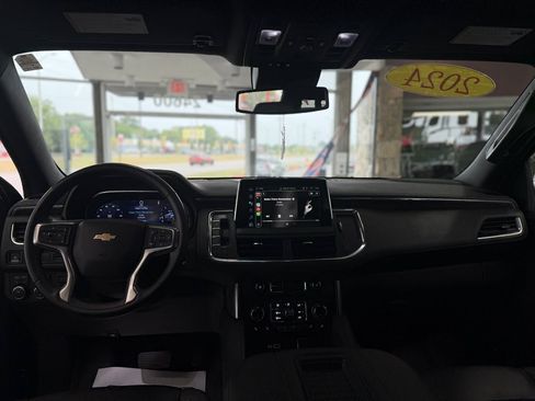 Used 2024 Chevrolet Suburban LT w/ Luxury Package AWD/4WD image 34