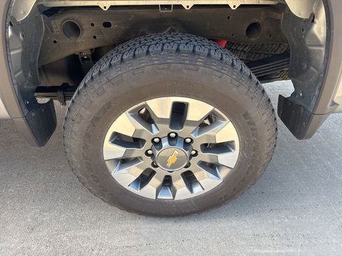 Used 2024 Chevrolet Silverado 2500 Custom w/ Custom Value Package image 8