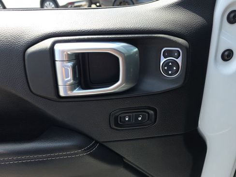 Used 2021 Jeep Wrangler Unlimited Sahara AWD/4WD image 12