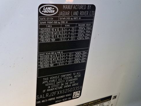 Used 2025 Land Rover Discovery S image 26