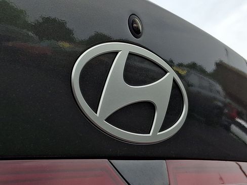 Used 2024 Hyundai Elantra SE FWD image 29