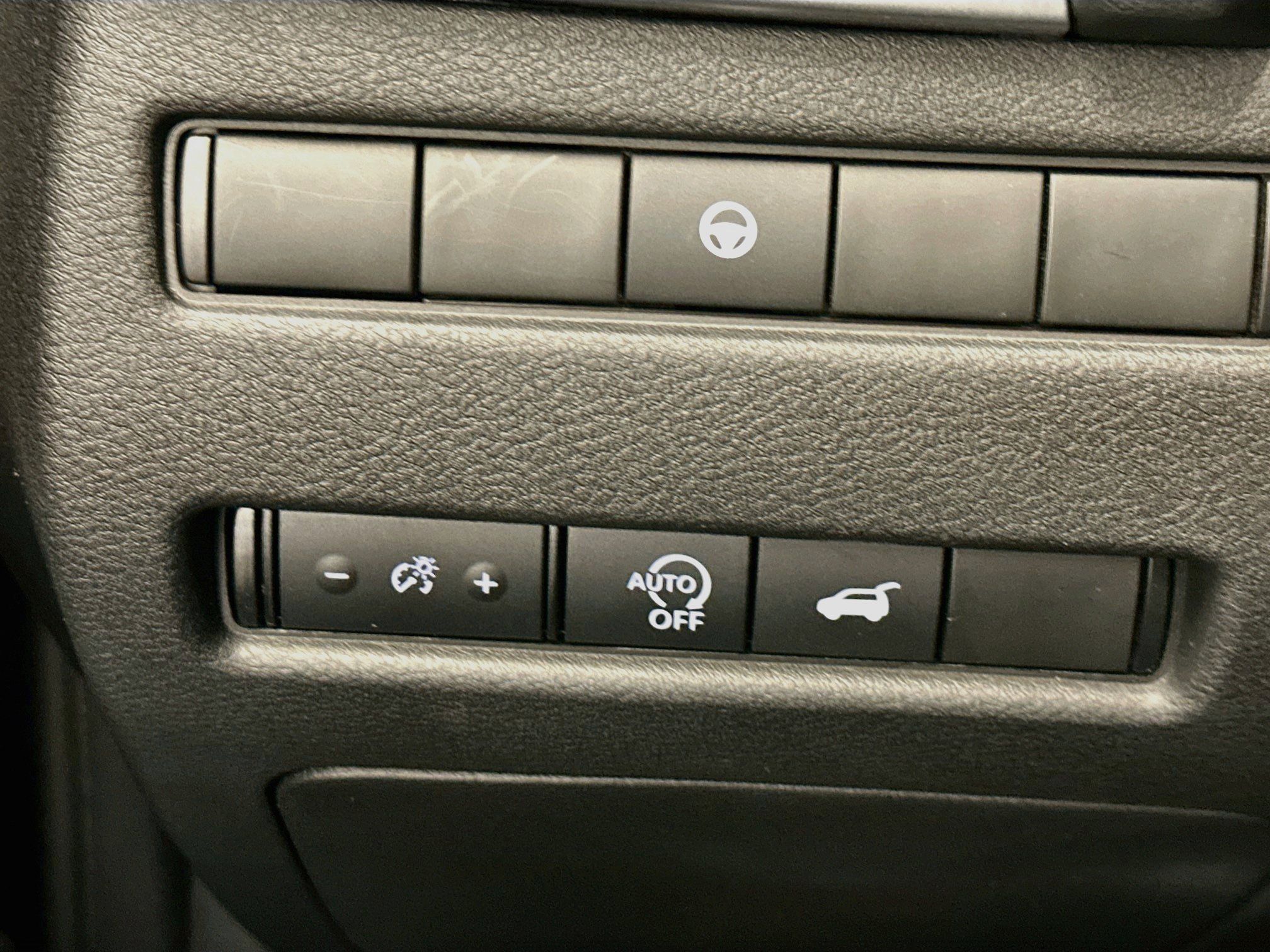 Used 2025 Nissan Rogue SV AWD/4WD image 17