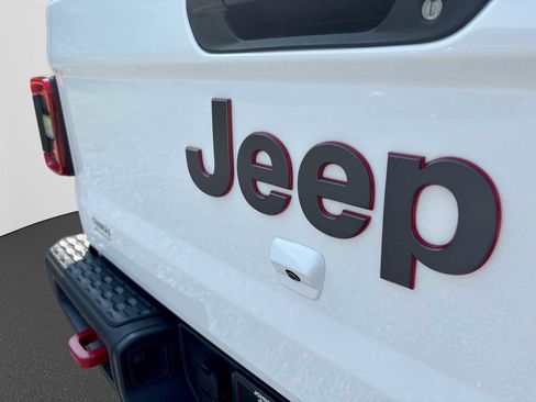 Used 2026 Jeep Gladiator Rubicon AWD/4WD image 35