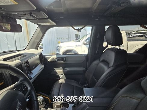Used 2023 Ford Bronco Badlands AWD/4WD image 3