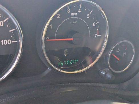 Used 2015 Jeep Wrangler Unlimited Sahara image 9