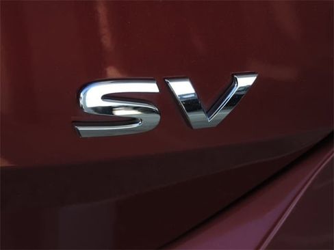 Used 2018 Nissan Rogue SV image 16