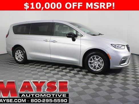 New 2026 Chrysler Pacifica Select image 1