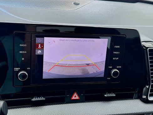 Used 2023 Kia Sportage LX image 10