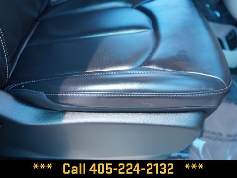 Used 2023 Chrysler Pacifica Touring-L FWD image 20