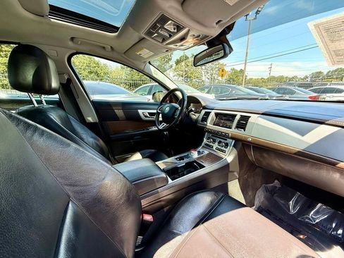 Used 2013 Jaguar XF image 25