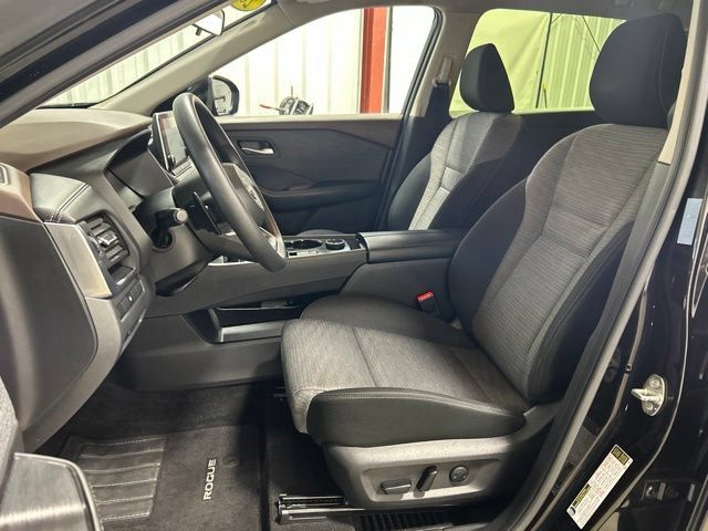 Used 2023 Nissan Rogue SV AWD/4WD image 13