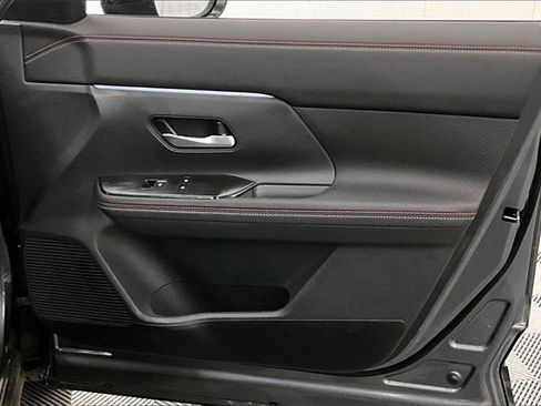 New 2025 Nissan Kicks SR w/ SR Premium Package image 36