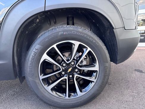 Used 2025 Chevrolet TrailBlazer LT AWD/4WD image 31