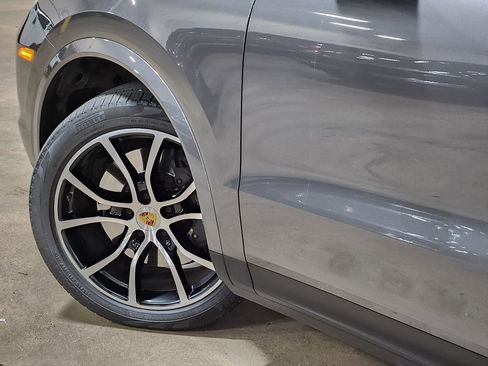 Used 2022 Porsche Cayenne image 25