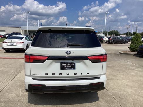 Used 2023 Toyota Sequoia Platinum AWD/4WD image 6