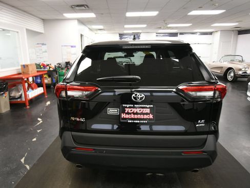 Certified 2025 Toyota RAV4 LE AWD/4WD image 6