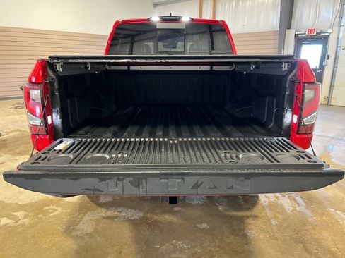 Used 2023 Nissan Titan PRO-4X w/ Pro-4x Convenience Package image 18