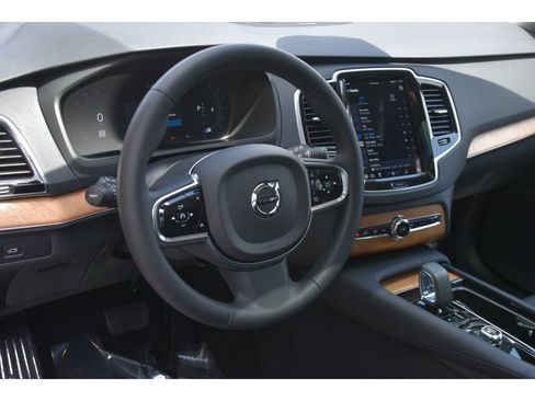 Used 2023 Volvo XC90 B5 Plus w/ Protection Package Premier AWD/4WD image 13
