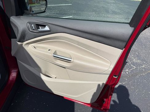 Used 2015 Ford Escape SE w/ Equipment Group 201A image 24