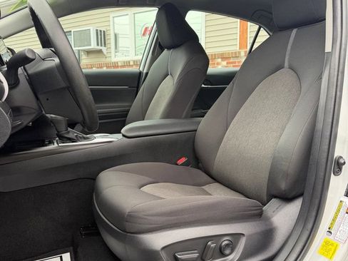 Used 2022 Toyota Camry LE w/ Carpet Mat Package (TMS) FWD image 10