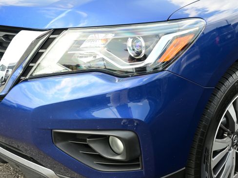 Used 2020 Nissan Pathfinder SV image 13