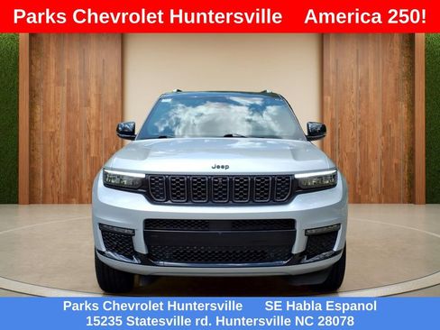 Used 2023 Jeep Grand Cherokee L Summit AWD/4WD image 2