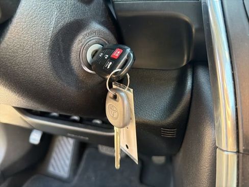 Used 2017 Toyota Camry LE image 15