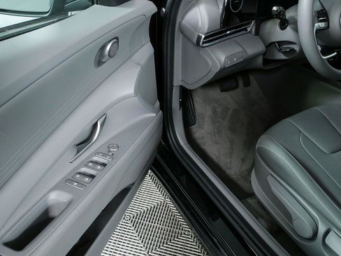 Used 2024 Hyundai Elantra SEL FWD image 7