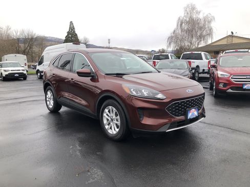 Used 2021 Ford Escape SE w/ Cold Weather Package image 6