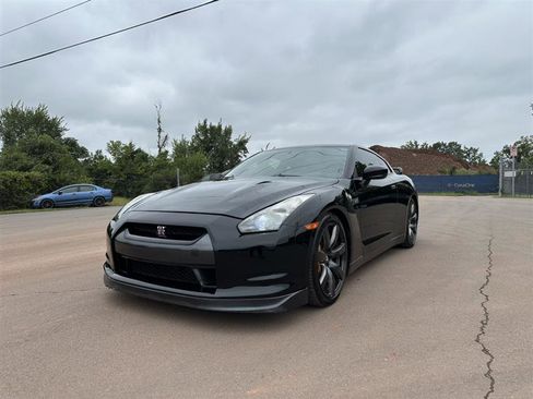 Used 2010 Nissan GT-R Premium image 4