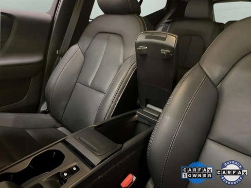Used 2025 Volvo XC40 B5 Core image 61