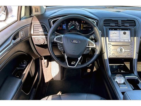 Used 2017 Ford Fusion Titanium FWD image 6