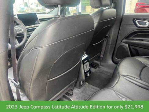 Used 2023 Jeep Compass Latitude AWD/4WD image 11
