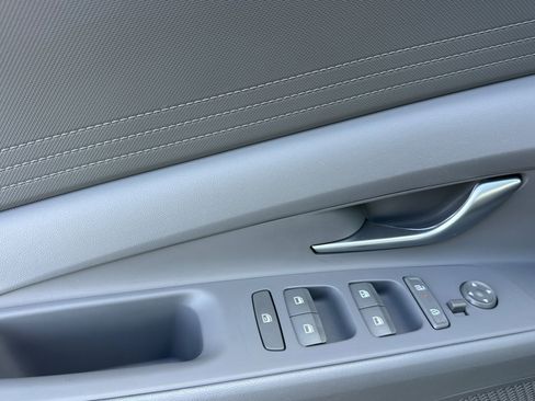 Used 2024 Hyundai Elantra SEL image 11