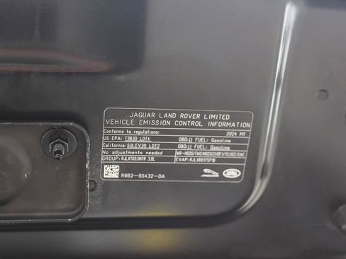 Used 2024 Land Rover Defender 110 X-Dynamic SE AWD/4WD image 38