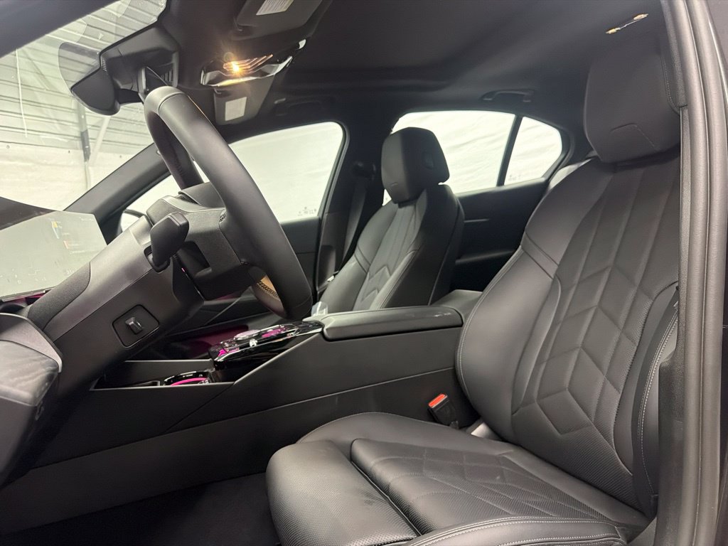 Used 2026 BMW i5 eDrive40 w/ Convenience Package RWD image 17