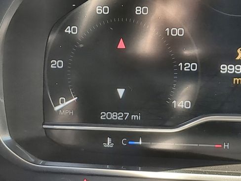 Used 2023 GMC Yukon XL SLT w/ SLT Premium Package image 12