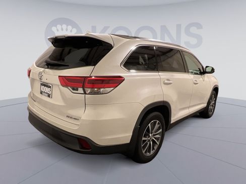 Used 2019 Toyota Highlander XLE AWD/4WD image 11